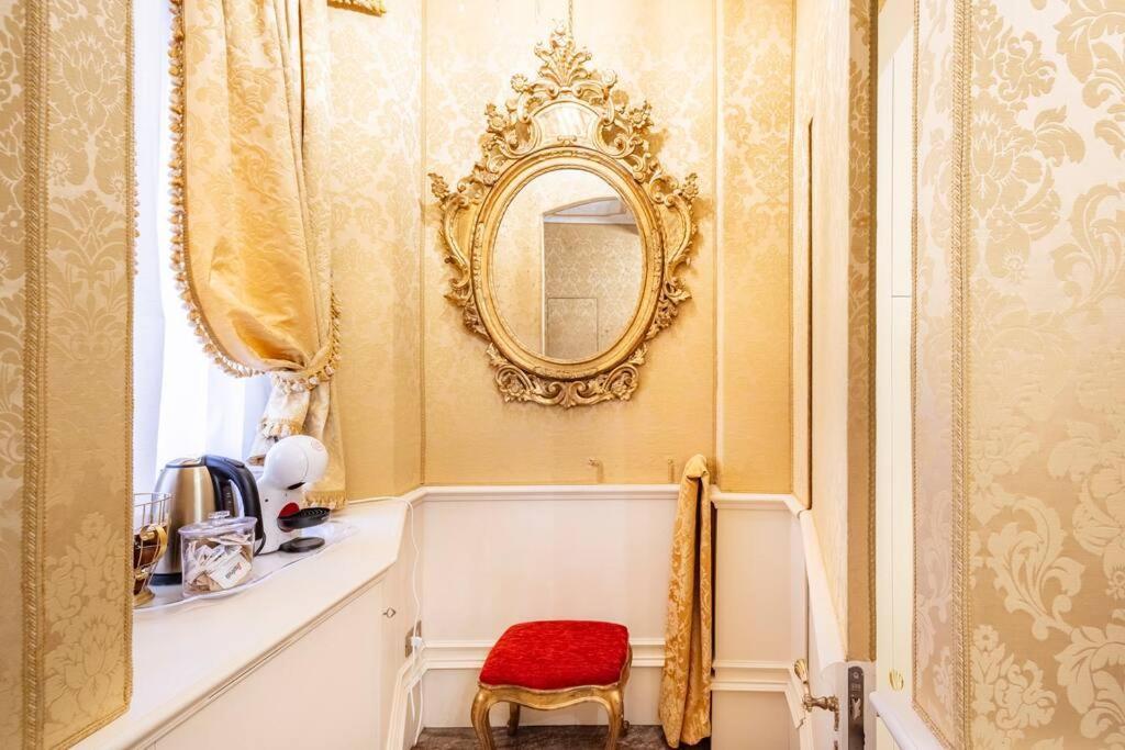 Ferienwohnung Ground Floor Luxe Historic Studio City Centre Bologna Exterior foto